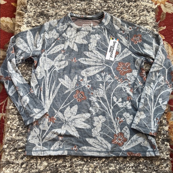 Smartwool Tops - Smartwool crew neck Merino Wool base layer top Winter Sky floral women’s 1X NEW